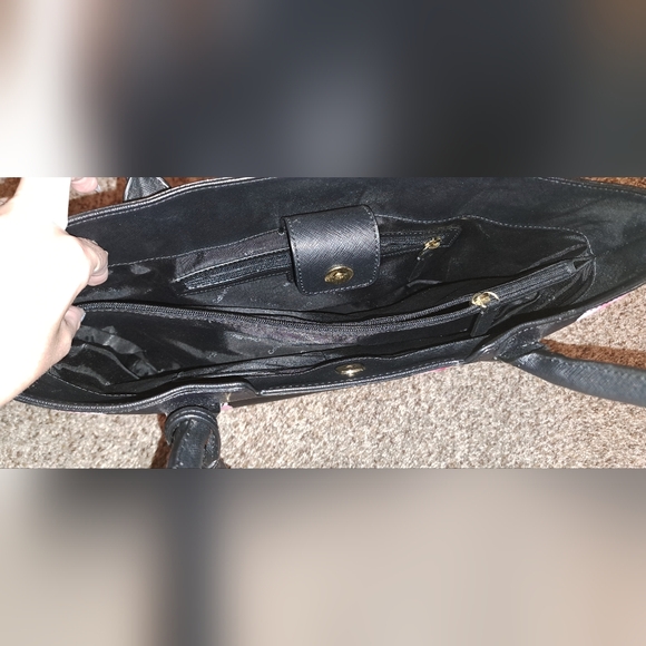 Calvin Klein printed Saffiano flower tote purse, large bag with 3 pockets. - Picture 5 of 9